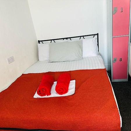 Backpackers Blackpool Hotel & Suites Екстер'єр фото