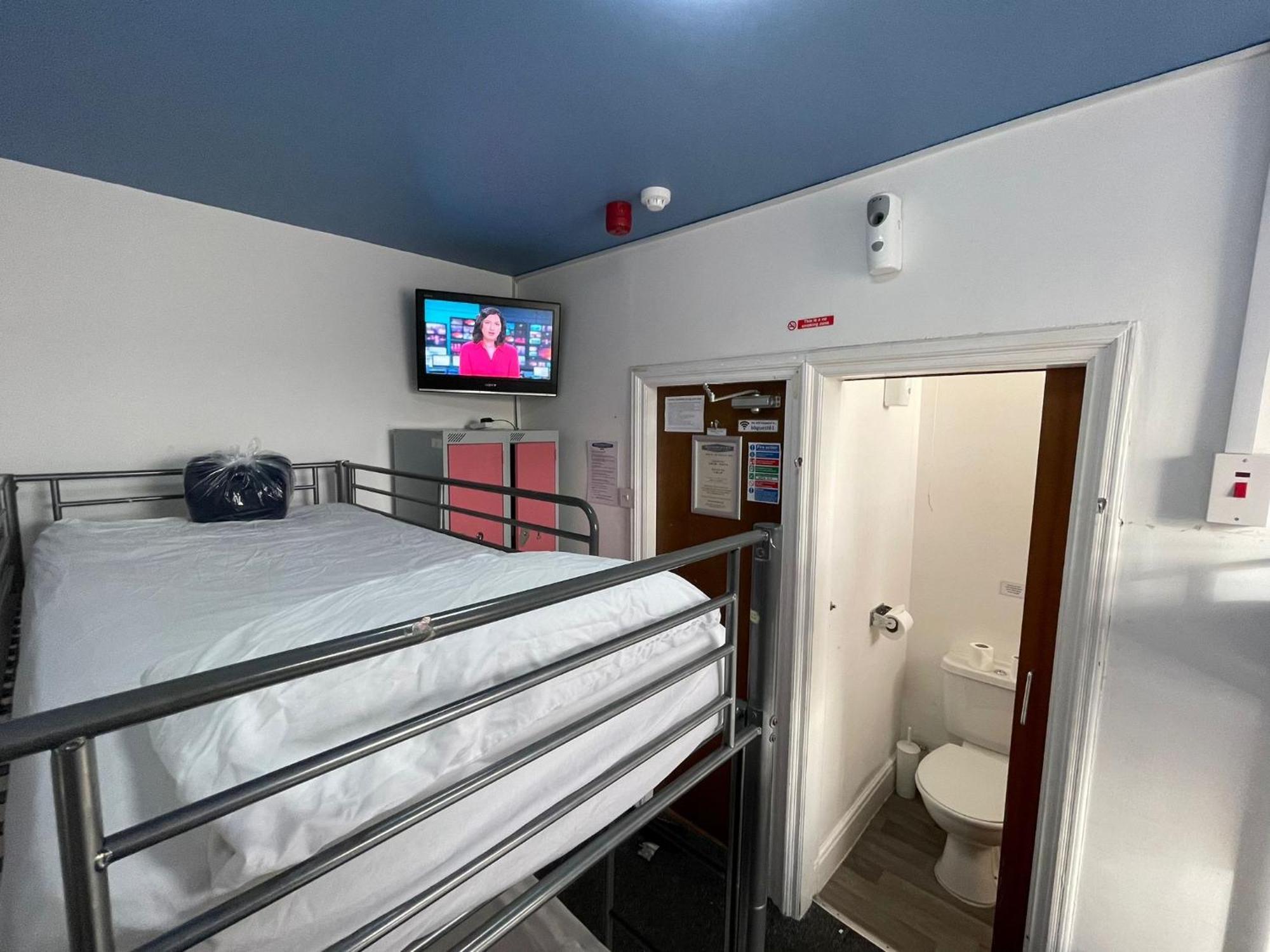 Backpackers Blackpool Hotel & Suites Екстер'єр фото