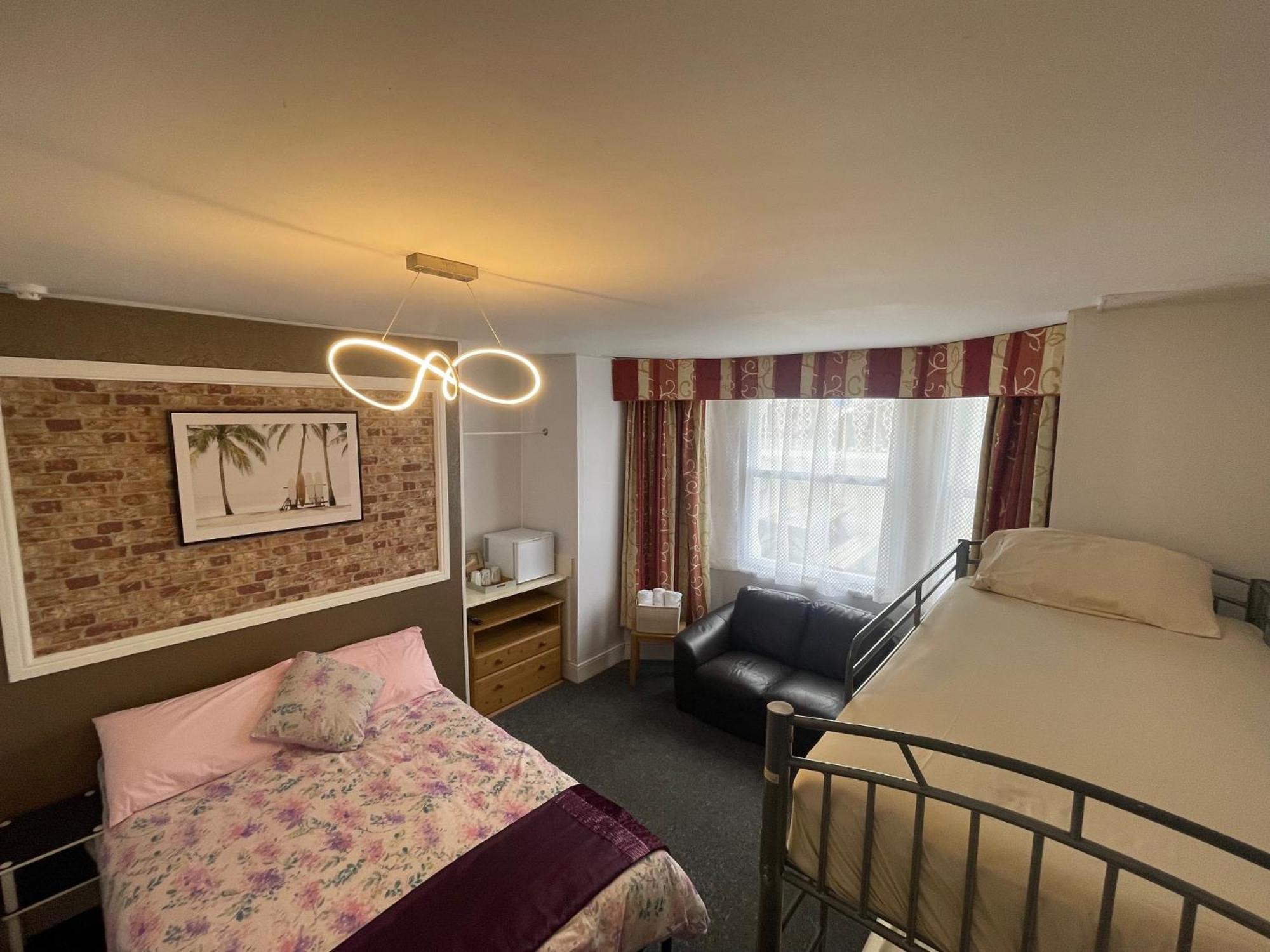 Backpackers Blackpool Hotel & Suites Екстер'єр фото