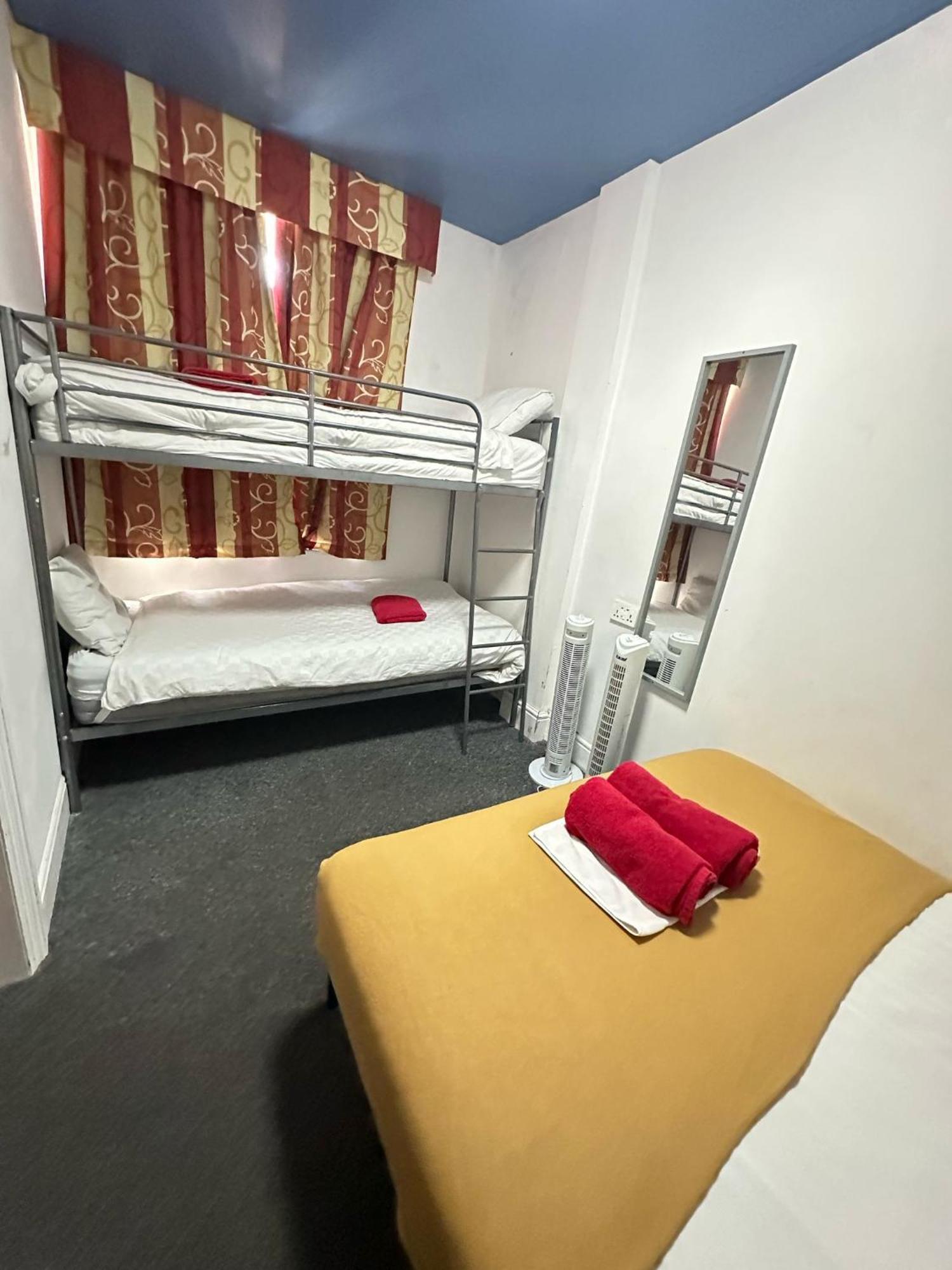 Backpackers Blackpool Hotel & Suites Екстер'єр фото