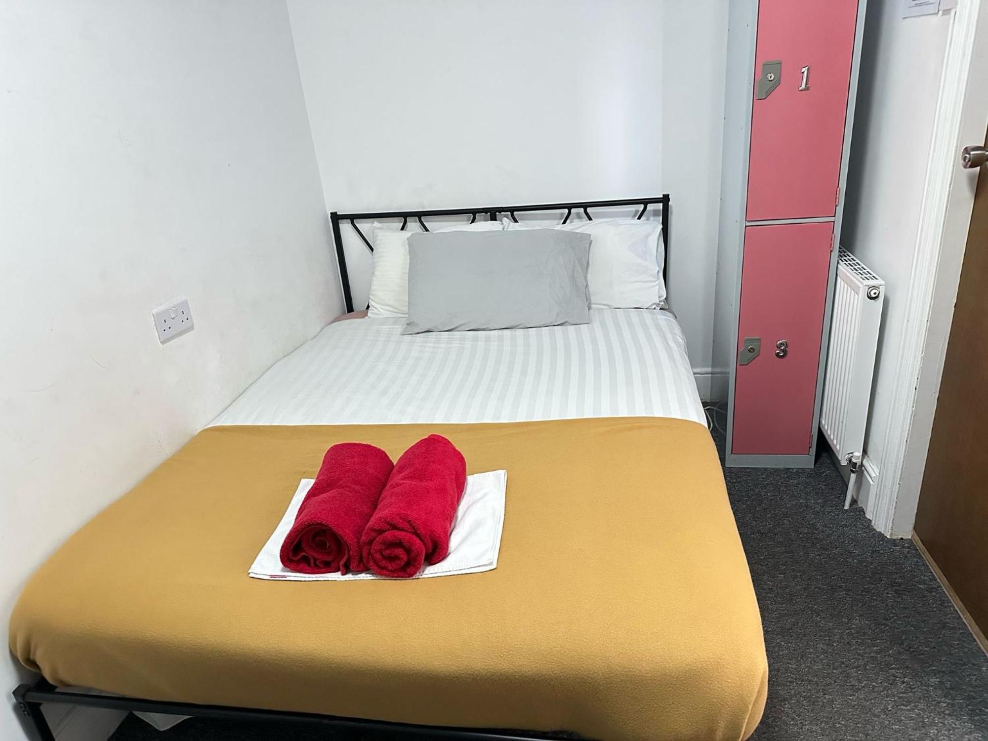 Backpackers Blackpool Hotel & Suites Екстер'єр фото