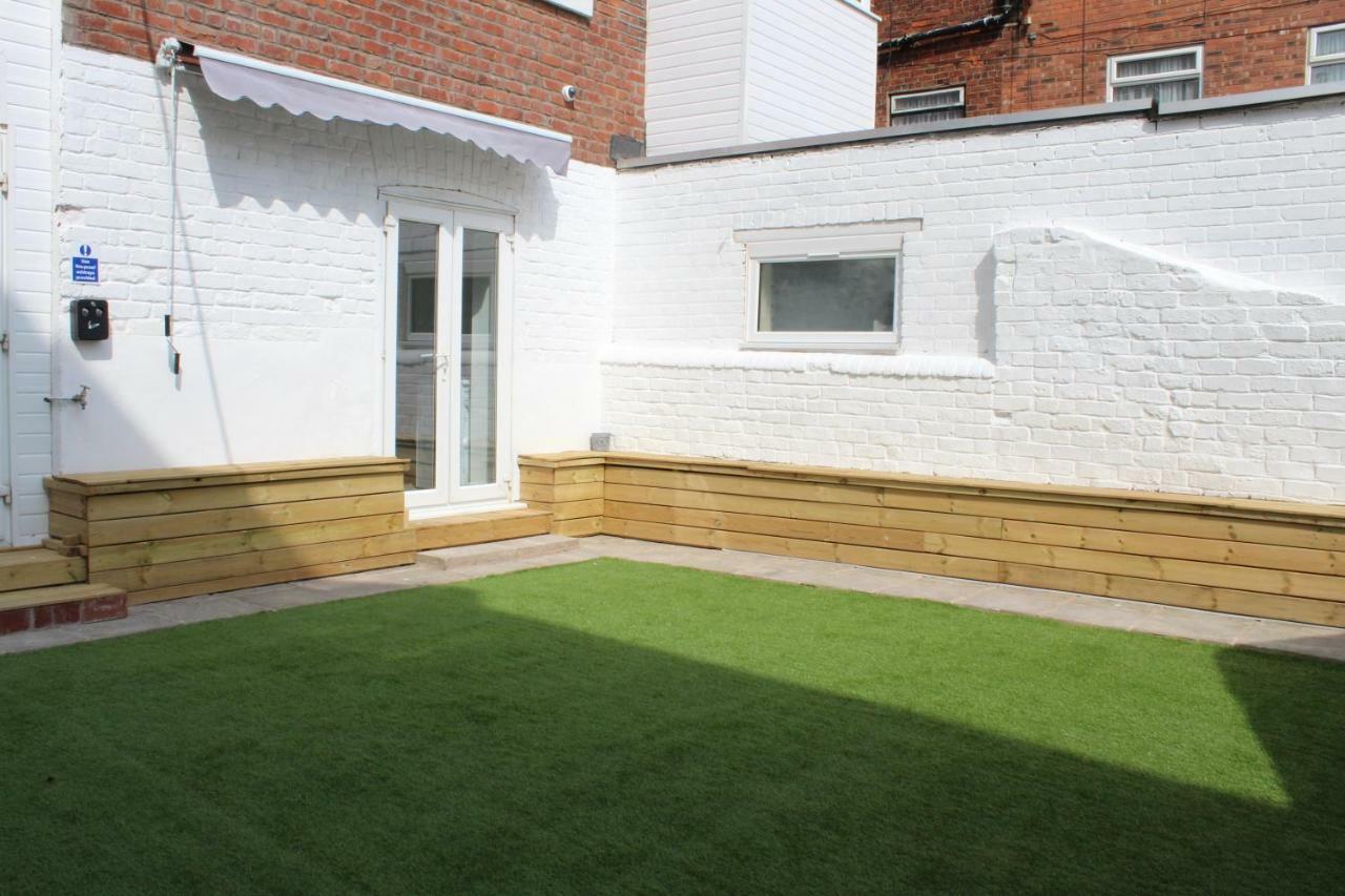 Backpackers Blackpool Hotel & Suites Екстер'єр фото